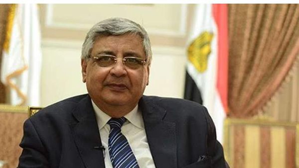 مستشار الرئيس للصحة يفجر مفاجأة حول دخول مصر المرحلة الثانية لكورونا | فيديو