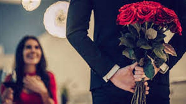 آية زهني: الاحتفال بعيد الحب يكون في المقام الأول بالورد | فيديو