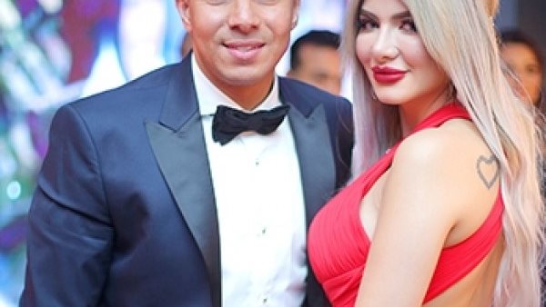 بفستان مكشوف .. زوجة محمد زيدان تثير الجدل بهذه الاطلالة | صور