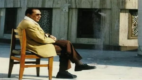 عزف وراء راقصة وهذه نقطة التحول الكبرى في حياته.. تفاصيل صادمة عن حياة مصطفى محمود | صور