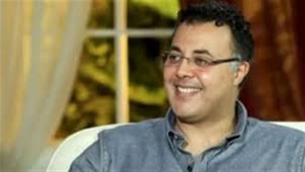 أخصائي تجميل الأسنان يقدم نصائح لعلاج اللثة السوداء | فيديو