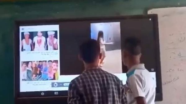 فضيحة.. مدرس وطالبان يشاهدان وصلة رقص لـ”لورديانا” داخل مدرسة | فيديو