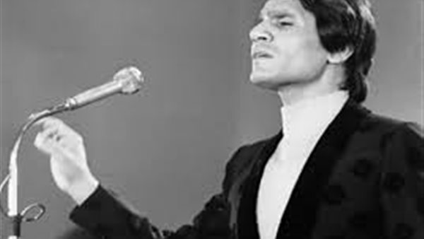 آخر صور للعندليب قبل رحيله بـ 24 ساعة وتفاصيل ظهوره بملابس الإحرام | شاهد