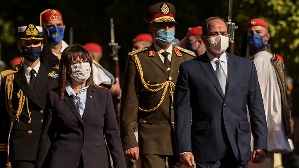 لهذا السبب ..رئيسة اليونان تعتذر للرئيس السيسي | فيديو