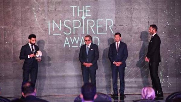 تفاصيل مثيرة..خناقة داخل أتوبيس المنتخب بسبب حفل تكريم محمد صلاح