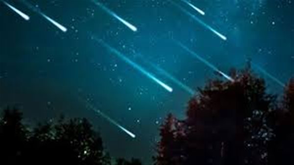 التفاصيل الكاملة.. «شهب الثوريات» ظاهرة جديدة تمطر سماء مصر | فيديو