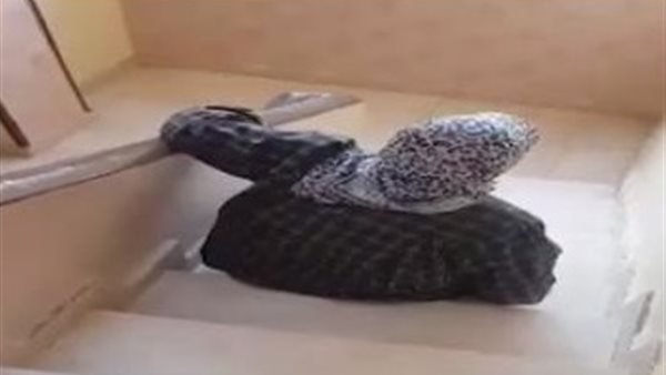 تفاصيل صادمة .. ابن عاق وشقيقته يذلان أمهما المعاقة بالشرقية| فيديو