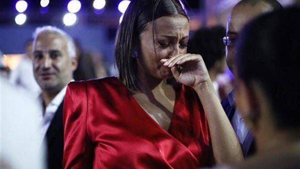 السبب صادم..بشرى تنهار من البكاء في حفل خطوبتها | فيديو