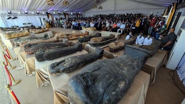 100 تابوت بطبقة مذهبة.. تفاصيل أضخم كشف أثري في 2020 | فيديو