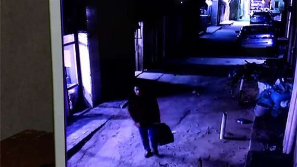 تفاصيل مرعبة..تسريب أول فيديو لسفاح الجيزة لحظة ارتكابه احدى جرائمه | شاهد