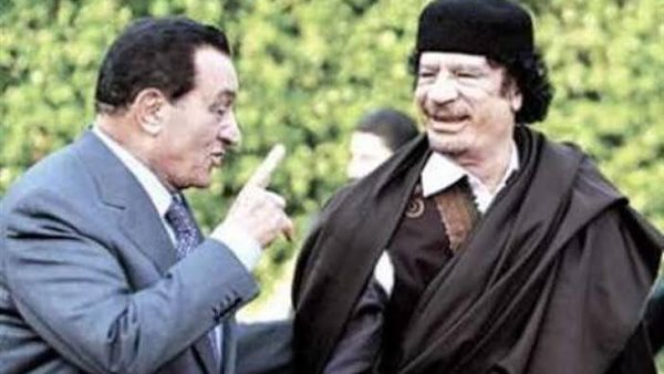 بكى بشكل هستيري.. قصة مشهد على التلفزيون أفزع مبارك | صور