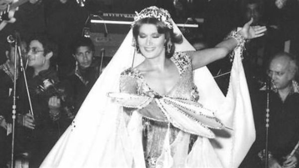 تزوجت 12 رجل وظهرت عارية أمام الأهرامات.. أسرار في حياة الراقصة المثيرة | صور