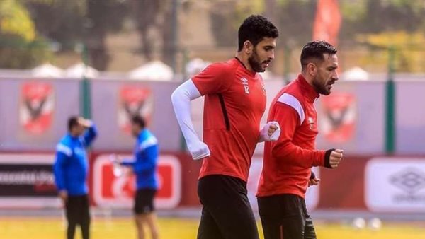 شوبير يحسم الجدل بشأن مشاركة علي معلول وأيمن أشرف أمام الزمالك