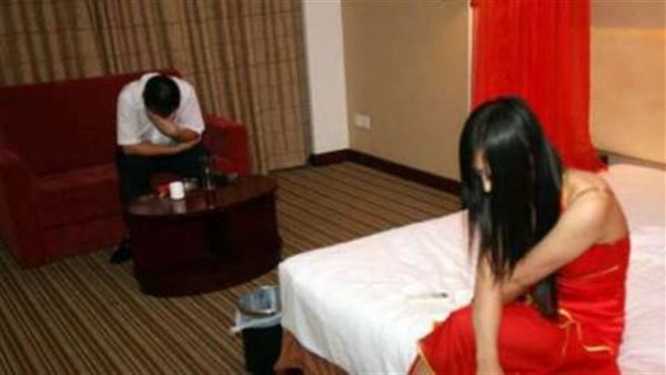 8 مقاطع إباحية مع 3 رجال .. تفاصيل صادمة في اتهام سيدة ميت غمر بالزنا