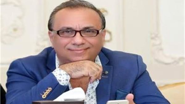 مصمم أزياء: إحنا اللي شلنا الليلة بتاعة كورونا | فيديو