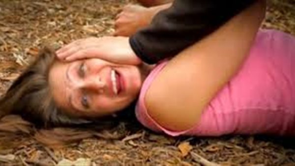 طالبته بعلاج الضعف الجنسي .. مزارع يقتل زوجته بطريقة صادمة