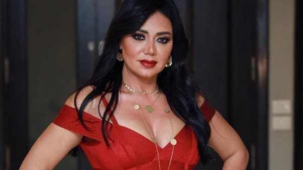 التالتة شمال بتهز جبال .. رانيا يوسف تشعل السوشيال ميديا بوصلة رقص جديدة | فيديو