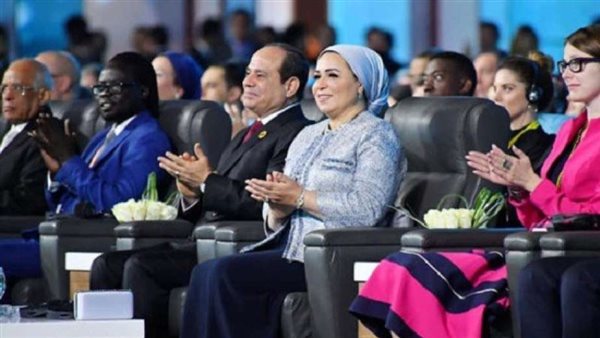 هذا سر الخاتم الذي يرتديه الرئيس ..انتصار السيسي تكشف تفاصيل خاصة عن أسرتها | فيديو