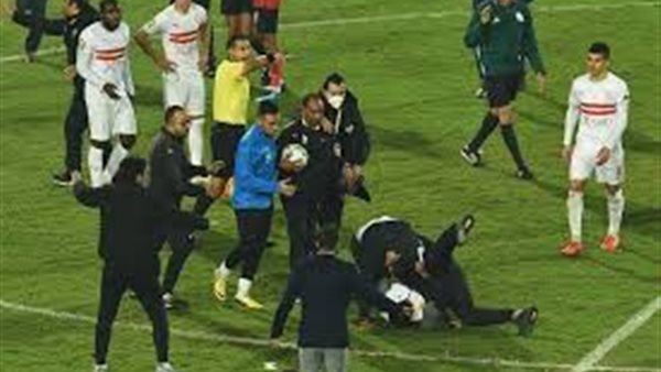 تسريب الفيديو الكامل لخناقة الشوارع بين لاعبي الاهلي والزمالك عقب مباراة نهائي القرن | شاهد