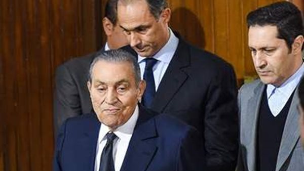 خناقة علاء وجمال واغماءة سوزان.. لأول مرة كواليس ما حدث في القصر قبل تنحي مبارك