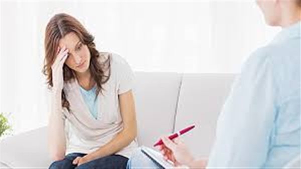 استشاري نفسي: المرأة تصاب بالانهيار النفسي في هذه الحالة | فيديو