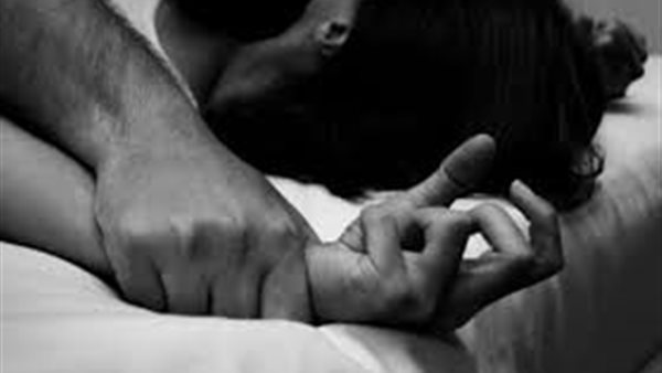 بعدما ضبطه يمارس الجنس بشقته .. تصرف صادم من مراهق مع جده