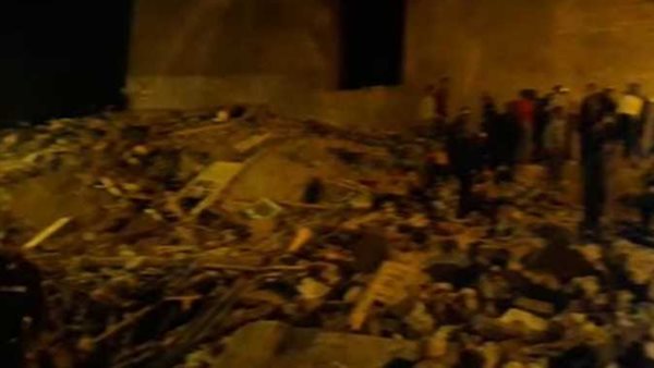 تفاصيل مروعة .. انتشال 4 جثث من تحت أنقاض عقار محرم بك المنهار | صور