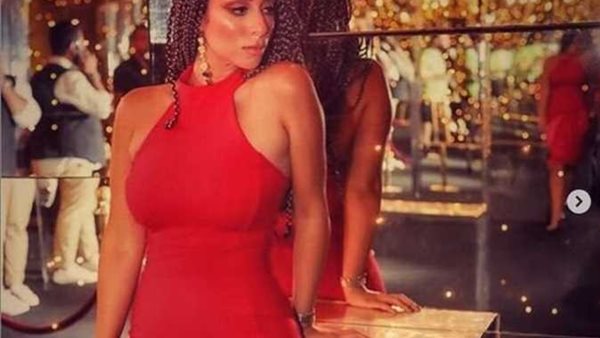 ارتدت فستان جريء.. ظهور مثير لبسنت شوقي خطيبة محمد فراج | صور