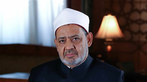 أفحمها بالمنطق .. كيف رد شيخ الأزهر على تصريحات آمنة نصير بشأن زواج المسلمة من غير المسلم ؟ | فيديو 