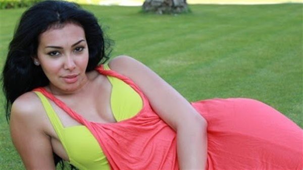 بفستان شفاف.. ميريهان حسين تغضب الجمهور بإطلالة جريئة | صور