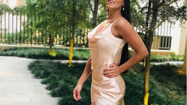 إطلالة مثيرة .. لورديانا تظهر بالمايوه في قلب القاهرة | صور