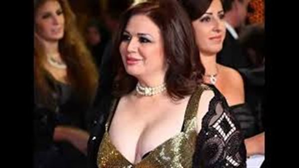 موقف محرج لإلهام شاهين بمهرجان القاهرة ولبلبة تنقذها| شاهد