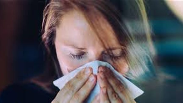 مش بالأعراض .. طريقة واحدة للتمييز بين كورونا والبرد العادي | فيديو