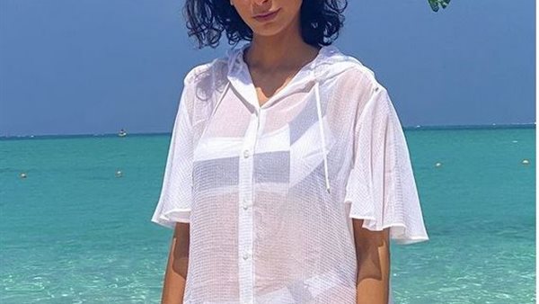 بإطلالة رياضية مثيرة .. روبي تخطف الأنظار في البحر | شاهد