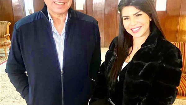 نهاوند سري تهنئ النادي الأهلى بـ«الثلاثية» خلال زيارتها لمقر القلعة الحمراء | صور