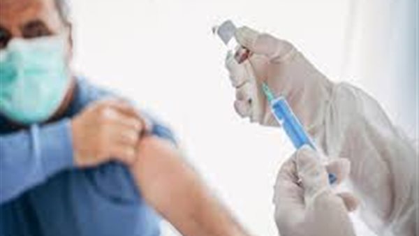 ارتفاع كبير في الإصابات .. حسام حسني يكشف موعد تطعيم المصريين بلقاح كورونا الصيني | فيديو