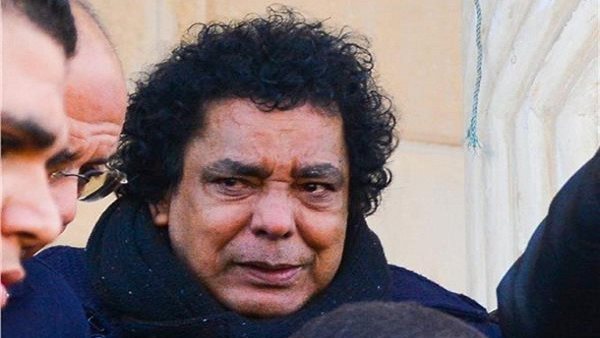بعد احتجازه بالمستشفى.. تفاصيل حالة محمد منير الصحية