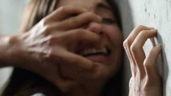 صراخ دون انقطاع فضحه.. تفاصيل صادمة في ضبط «مدرس خصوصي» بتهمة التحرش بتلميذة داخل منزلها