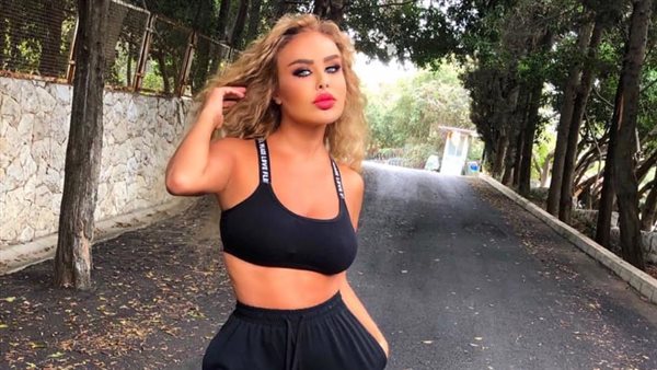 بهوت شورت .. ظهور مثير لرولا سعد | شاهد