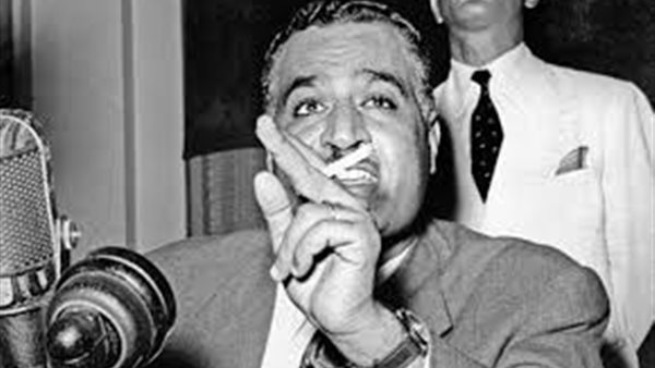 سر غامض في حياته منعه من الزواج وهذا ما فعله به عبدالناصر .. حكاية فنان لم يحضر جنازته أحد | شاهد