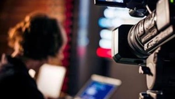 بتهمة مخلة بالآداب العامة .. تفاصيل القبض على إعلامية شهيرة