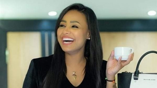 نفسي طليقي يشوف ابنه..فنانة شهيرة ترفع أغرب قضية في المحاكم | فيديو