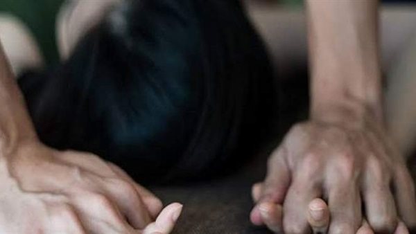 تطورات مثيرة في القضية .. أول صورة للجدة المتهمة بتمكين زوجها العرفي من اغتصاب حفيدتها 