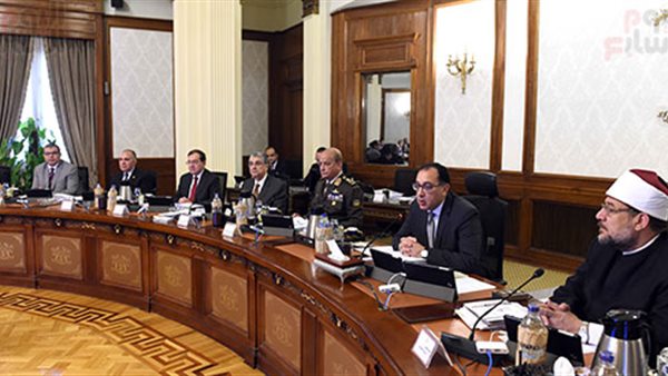 الحكومة تحسم الجدل وتكشف حقيقة فرض حظر التجوال في هذا الموعد | فيديو