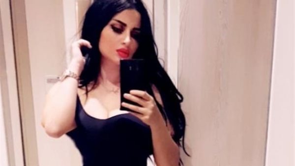 فستان شفاف.. زوجة أحمد الفيشاوي تثير الجدل مجددا بإطلالة جريئة | صور