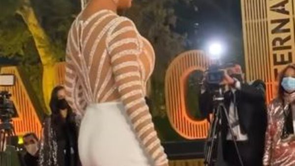 بعد فيديو المؤخرة المثير .. حقيقة هروب رانيا يوسف | شاهد