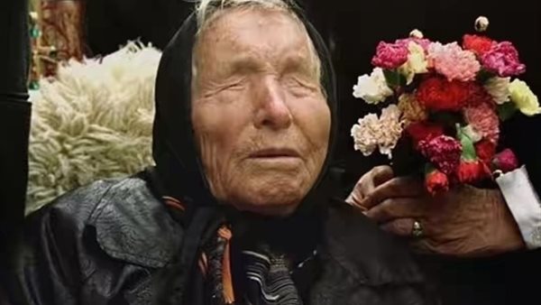 كوارث مدمرة ونهاية مرض حير العالم .. توقعات صادمة للعرافة العمياء بابا فانجا لعام 2021