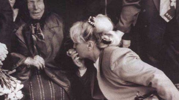 هذا ما ينتظر العالم في 2021.. معلومات مثيرة عن بابا فانجا العرافة العمياء التي أرعبت توقعاتها العالم | شاهد