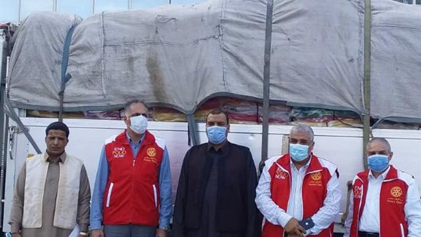 روتاري مصر يقدم 3 طن مساعدات غذائية و500 بطانية لفقراء محافظة مطروح | صور