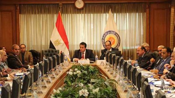 لمواجهة كورونا .. قرارات عاجلة من التعليم العالي بشأن الدراسة في الجامعات 